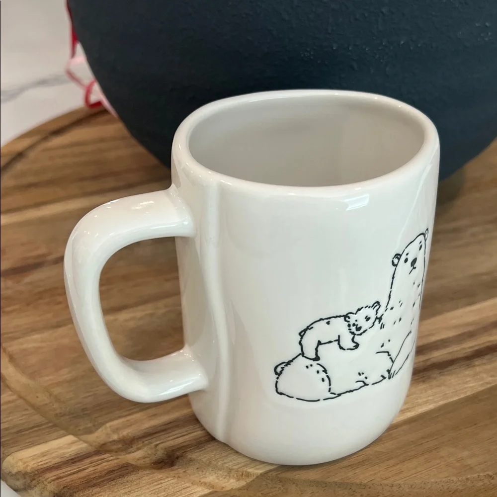 Cute. MAMA🐻 Rae Dunn Mug..